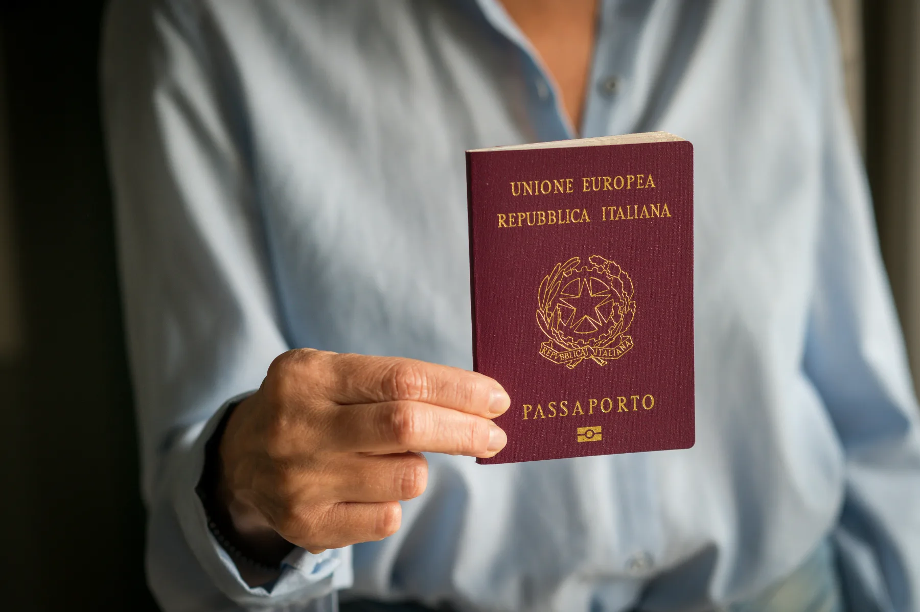 Live legally in Italy